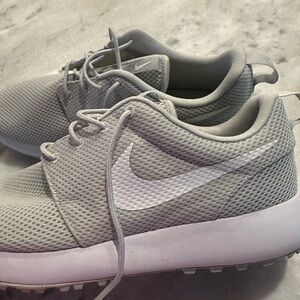 Nike Light Gray and White Golf Shoes size 12